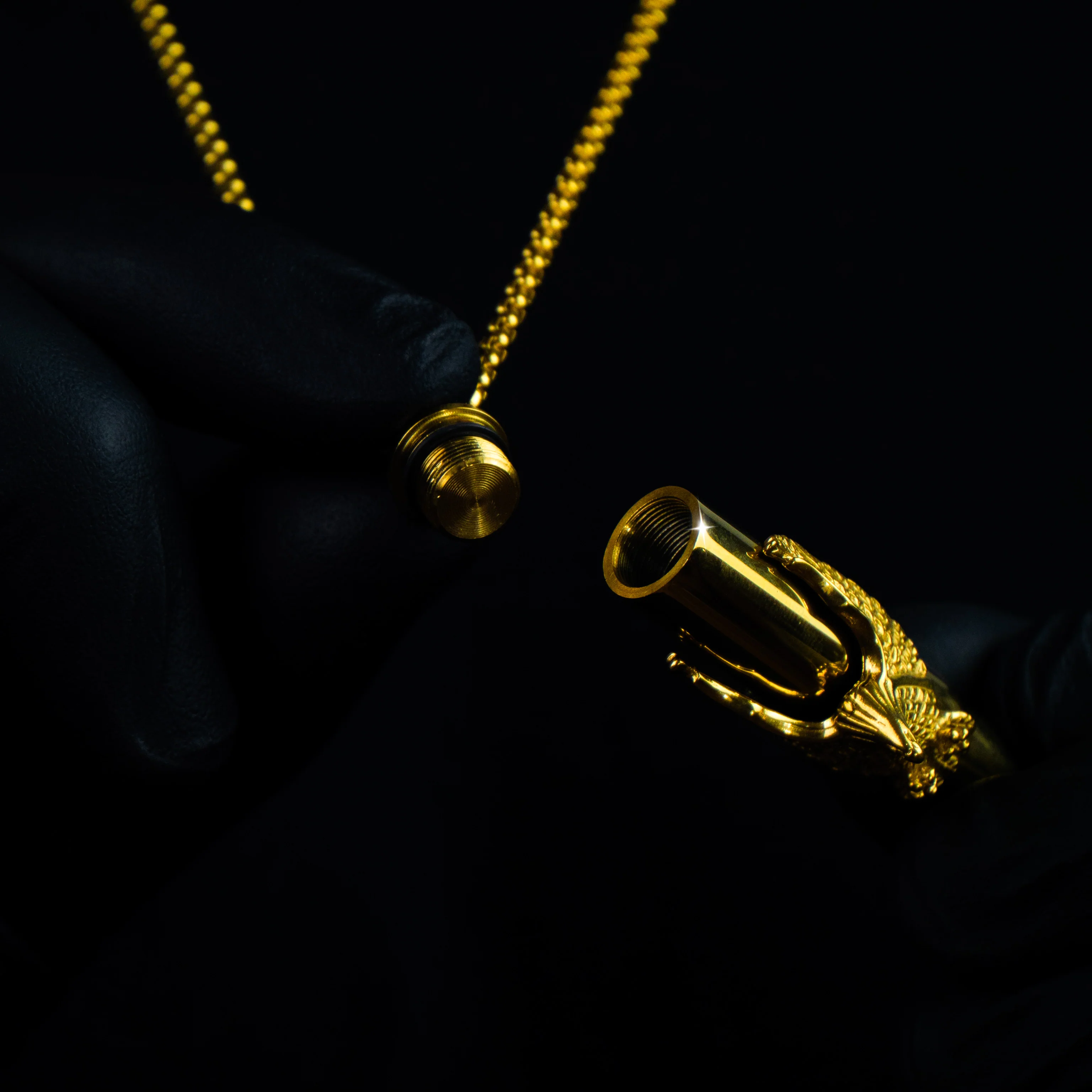 Colgante Bala con Águila Oro 18K - Image 4