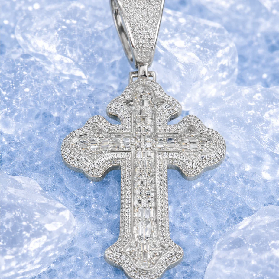 Colgante Cruz Gótica Grande Oro Blanco - Image 2