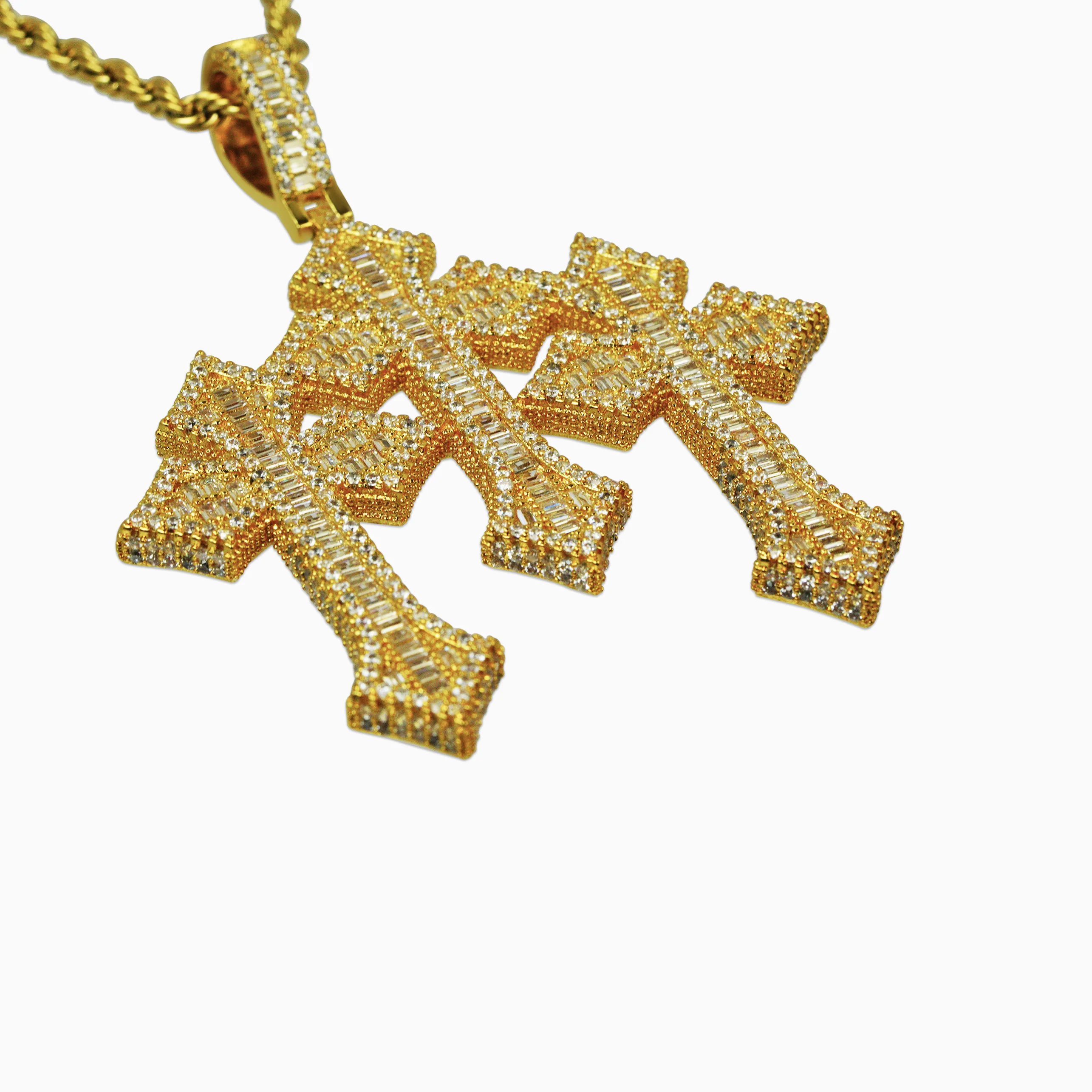Colgante Cruz Triple Baguettes Oro 18K - Image 4