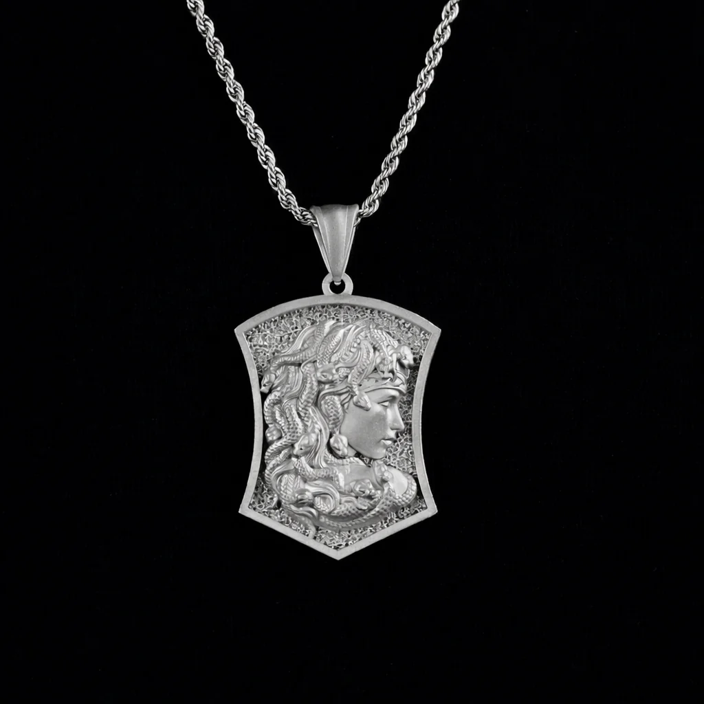 Colgante Escudo Medusa Oro Blanco - Image 4