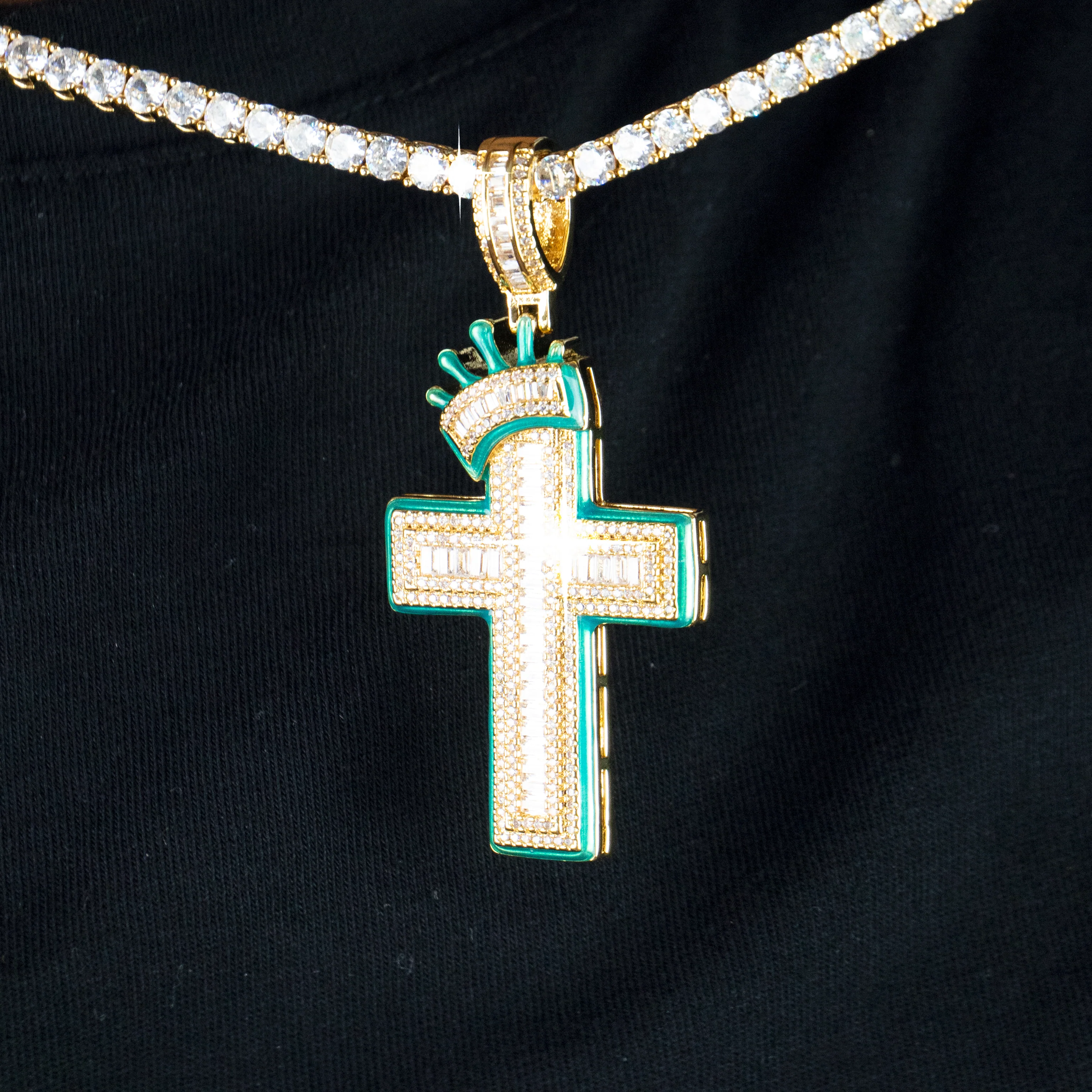 Colgante Luminoso Cruz Oro 18K - Image 4