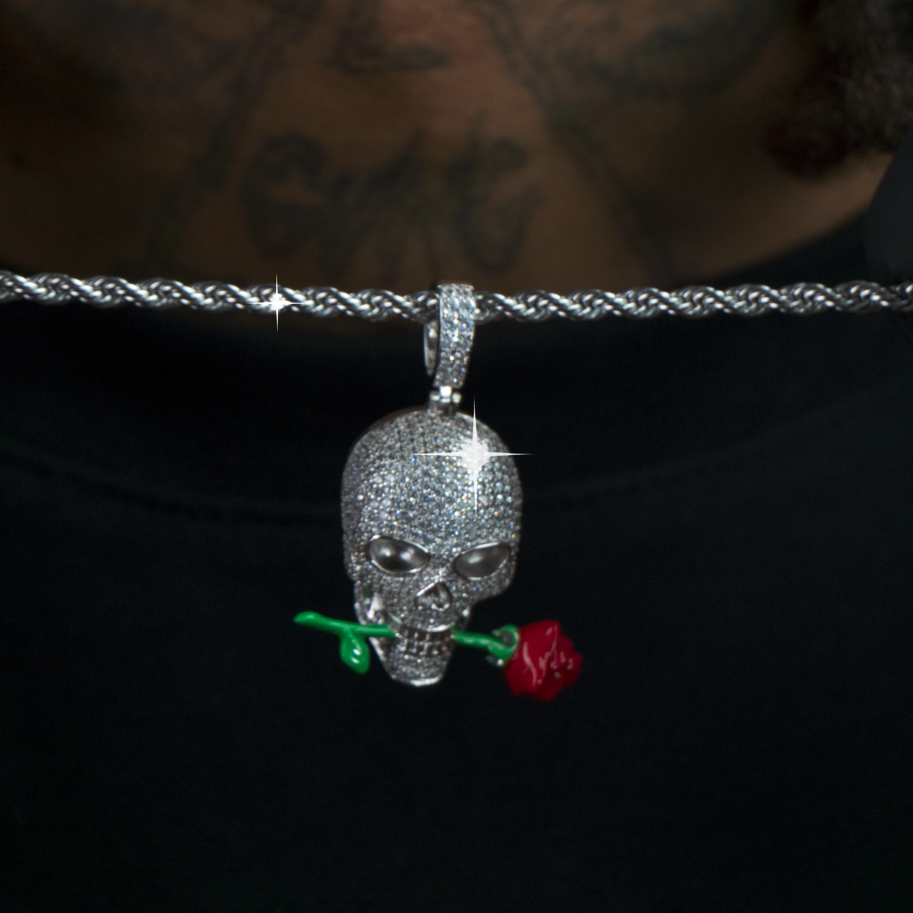 Colgante Luminoso Rose Skull Oro Blanco - Image 4