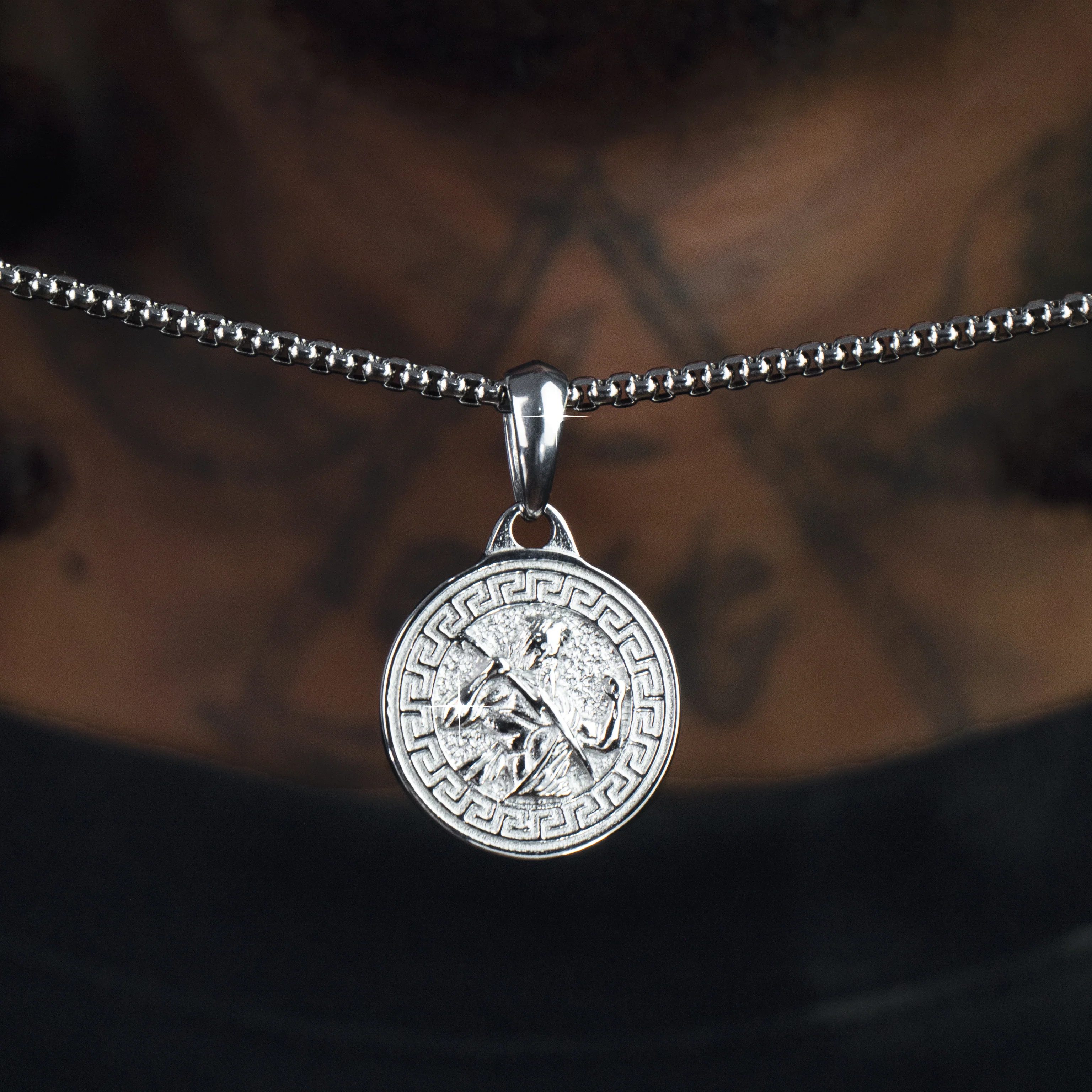 Colgante Medalla Zeus Oro Blanco - Image 3