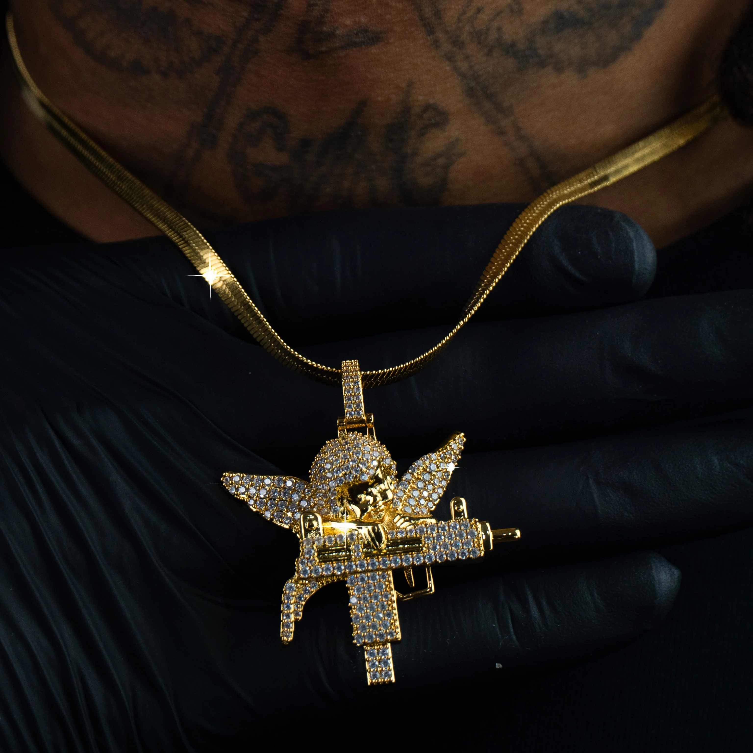 Colgante Uzi Cupido Oro 18K - Image 3