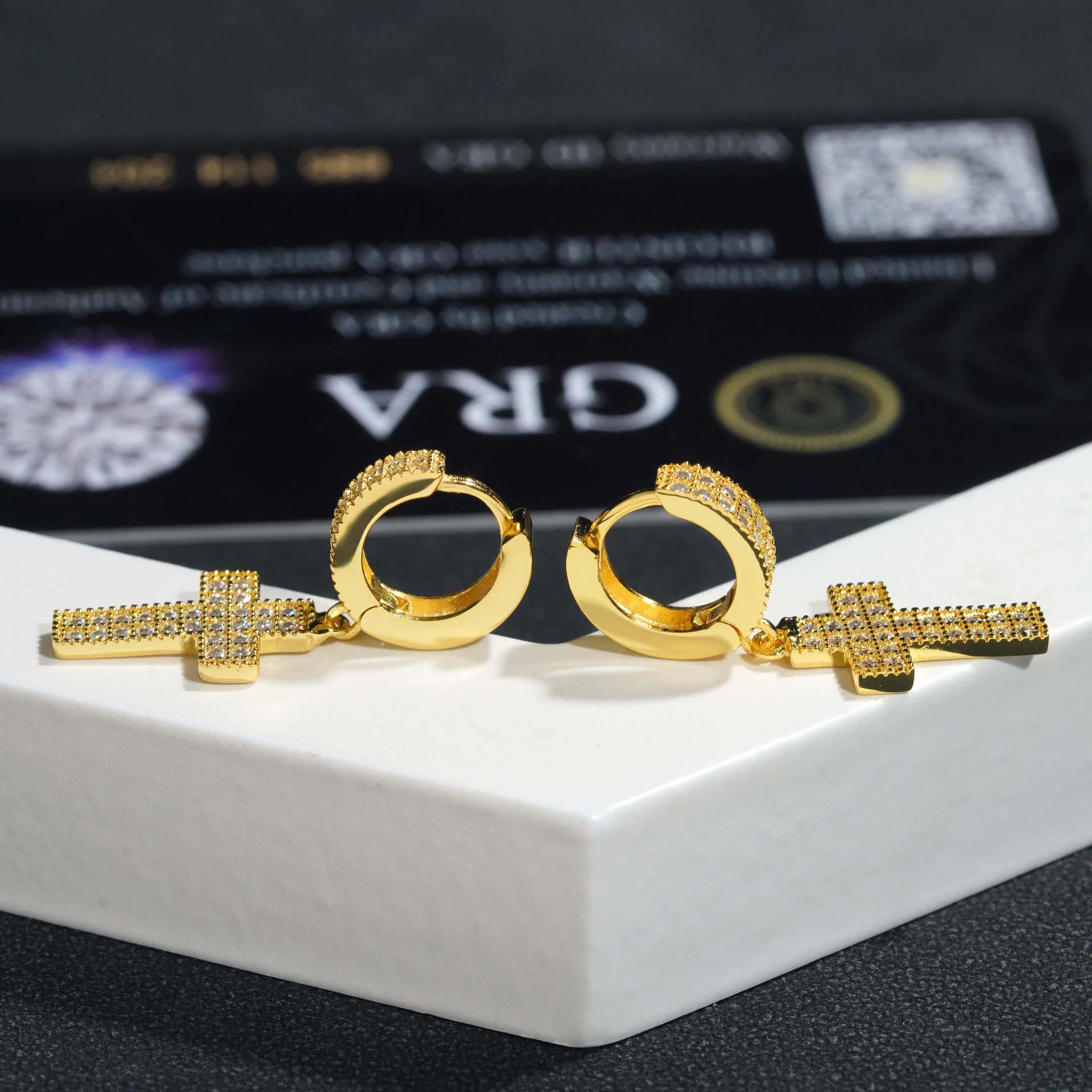 Pendientes Cruz Colgante VVS Moissanite Oro 18K - Image 3